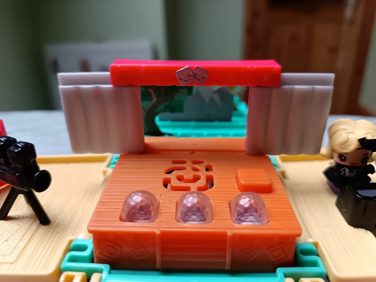 My Mini Mixieq's theatre play set - Image 4