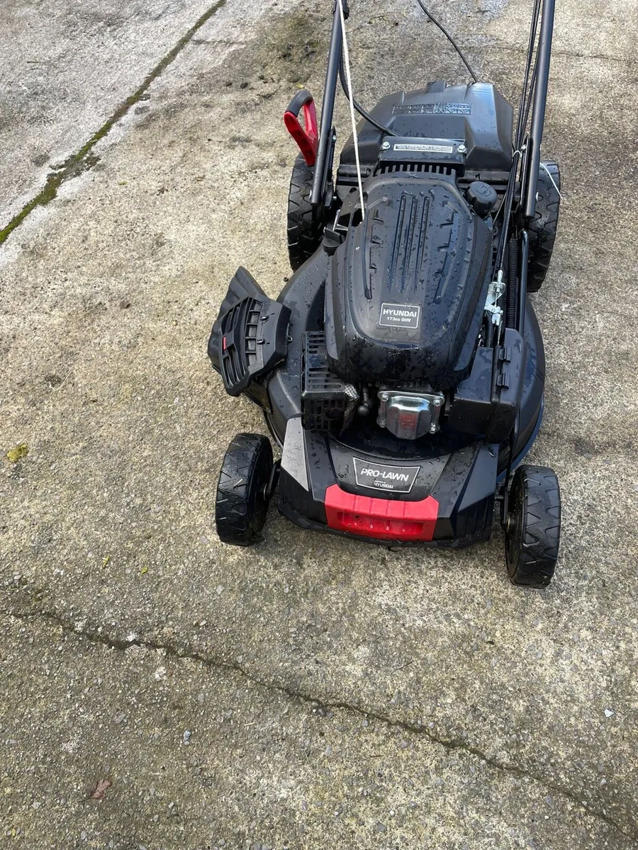 Hyundai Pro Lawnmower For Sale - Image 2