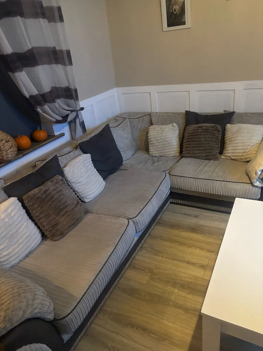 L shaped sofa - Image 1