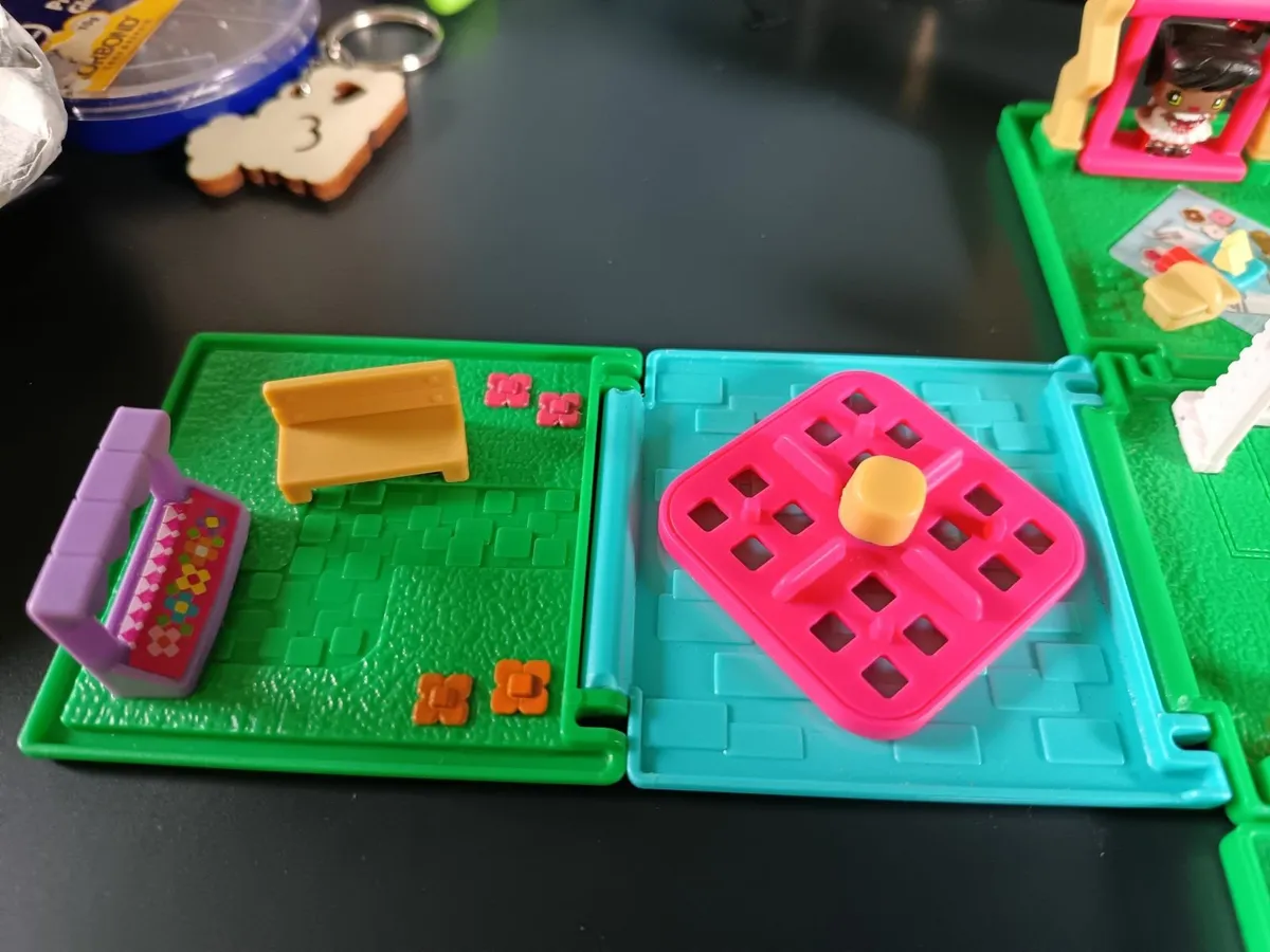 My Mini Mixieq's park play set - Image 2