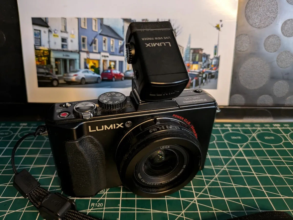 Panasonic LVF-1 viewfinder for Lumix LX5, GF1, GF2 - Image 2