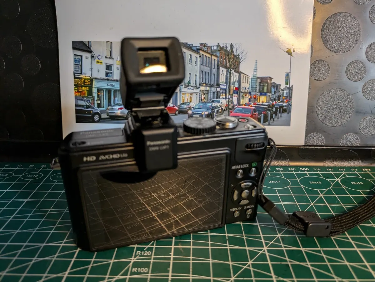 Panasonic LVF-1 viewfinder for Lumix LX5, GF1, GF2 - Image 4