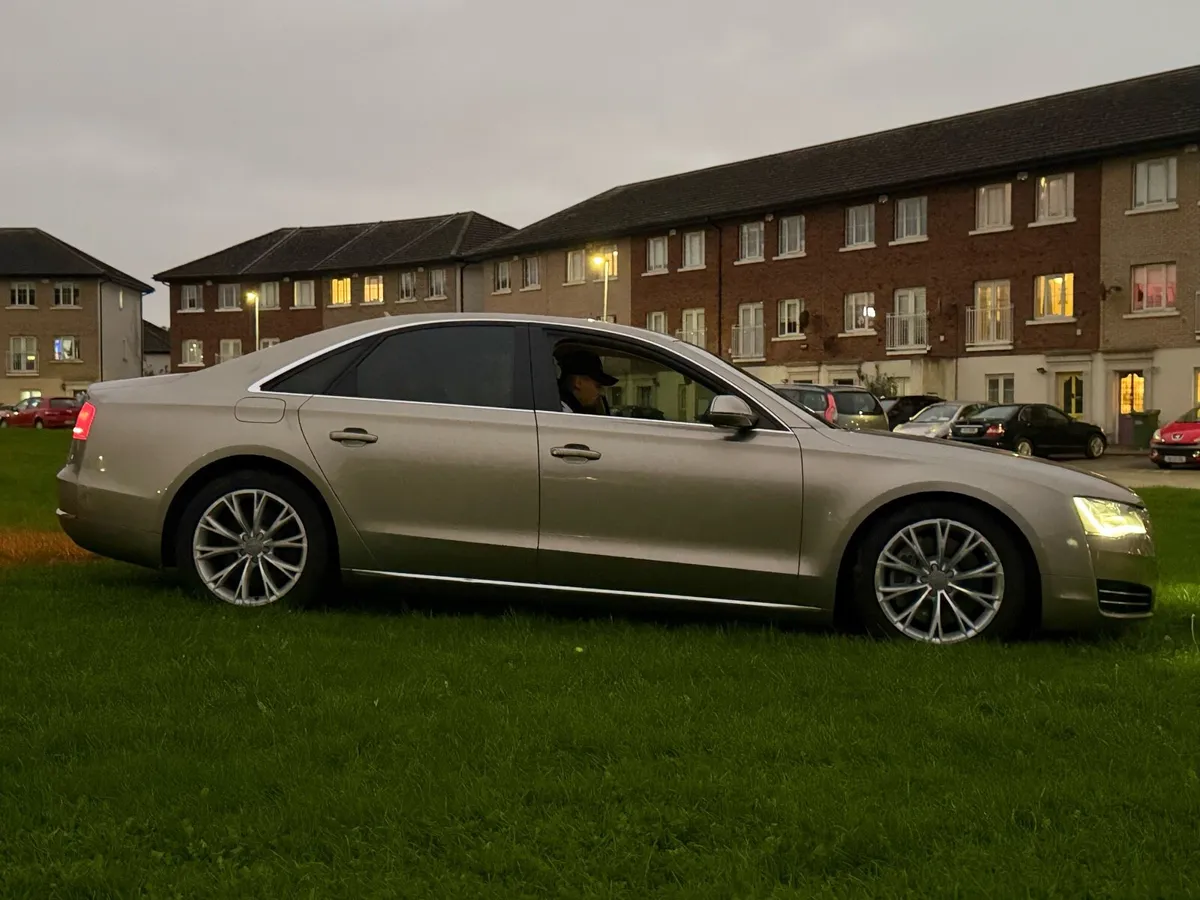 Audi a8 4.2 diesel V8 Quattro S line - Image 2
