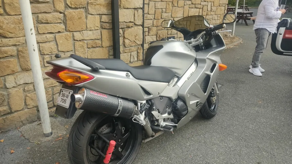 1998 Honda VFR 800f - Image 4