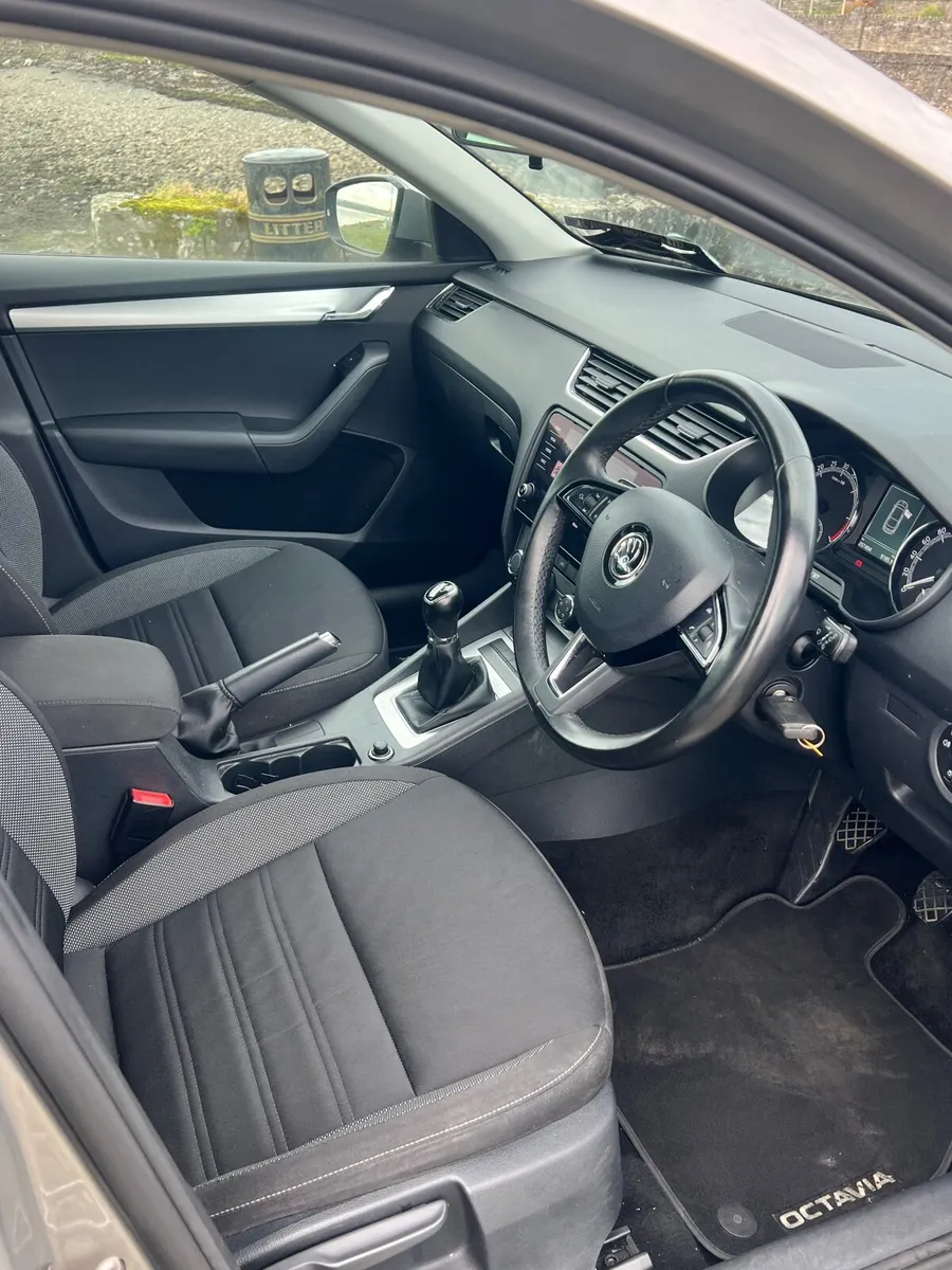 Skoda Octavia 2018 - Image 2