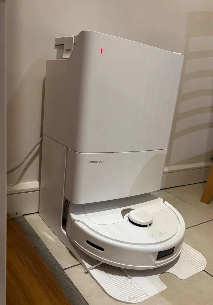 Roborock Q Revo Robot Vacuum and Mop - Image 2