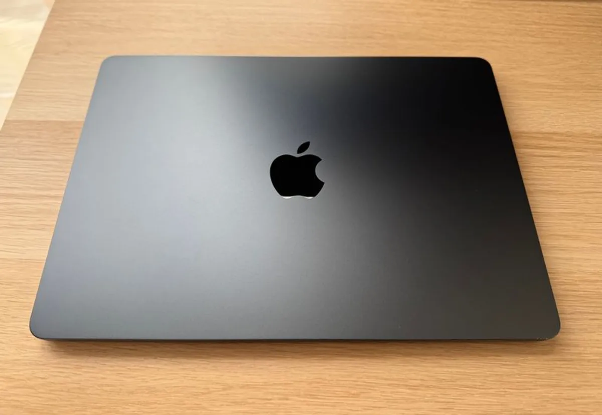 Macbook Air 13.6 M3 24GB 2024 - Image 2