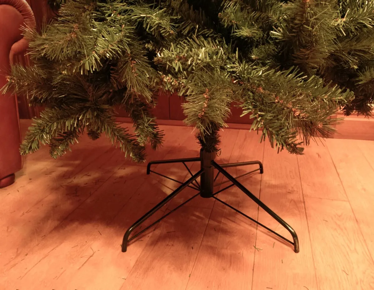 7ft 6in Artificial Eiger Christmas Tree (used). - Image 3