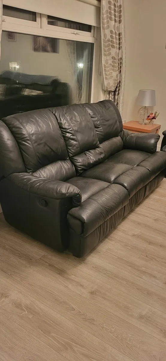 Leather couches for sale in Kerry for €150 on DoneDeal