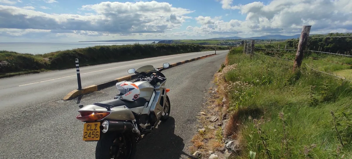 1998 Honda VFR 800f - Image 2