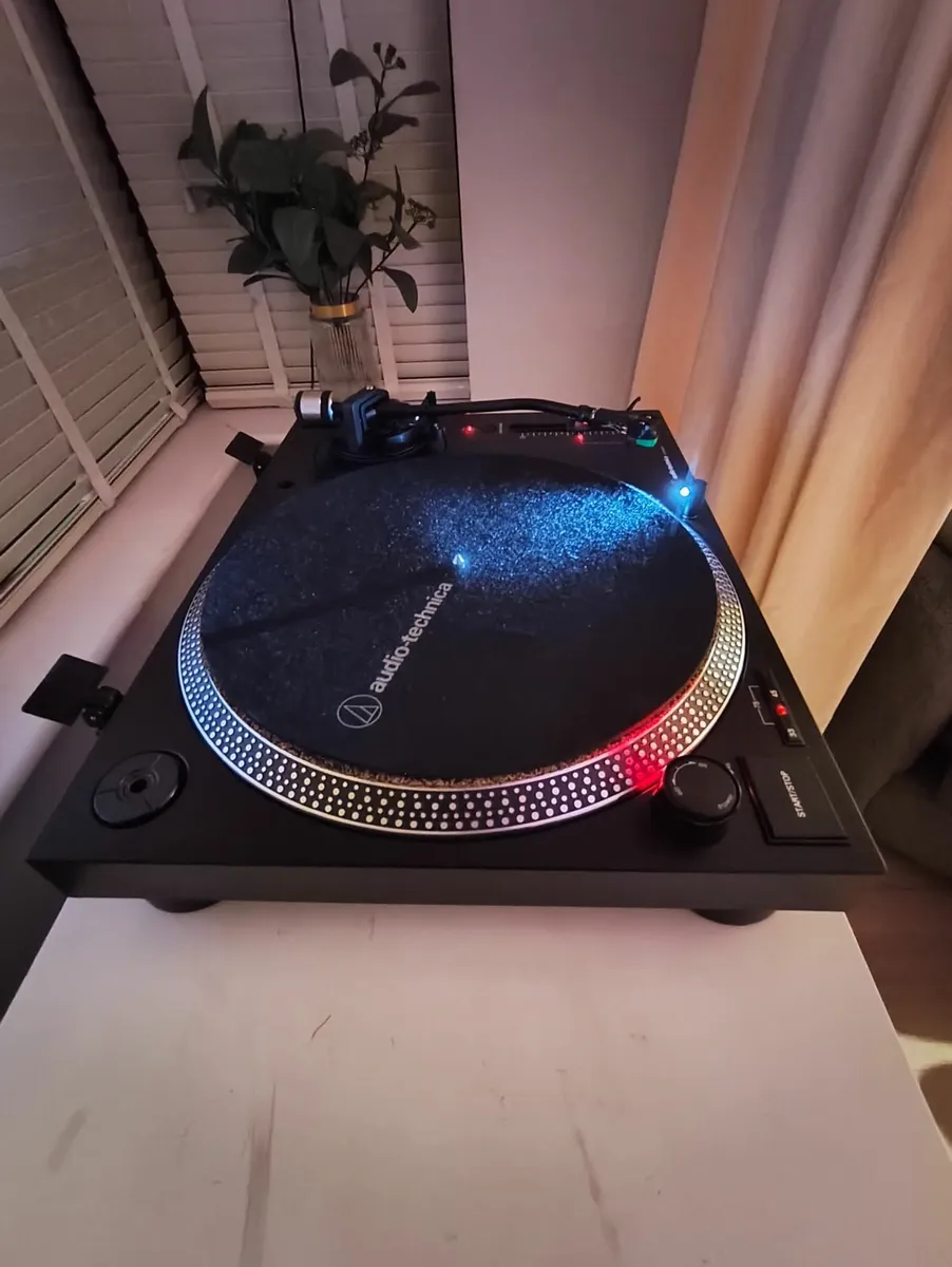 Audio technica AT~LP 120X USB record player - Image 3