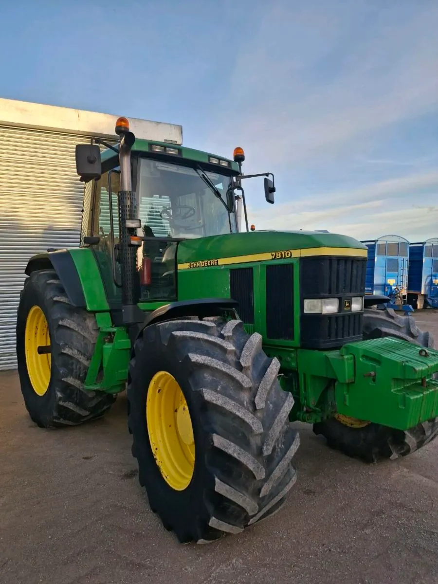 John Deere 7810 - Image 1