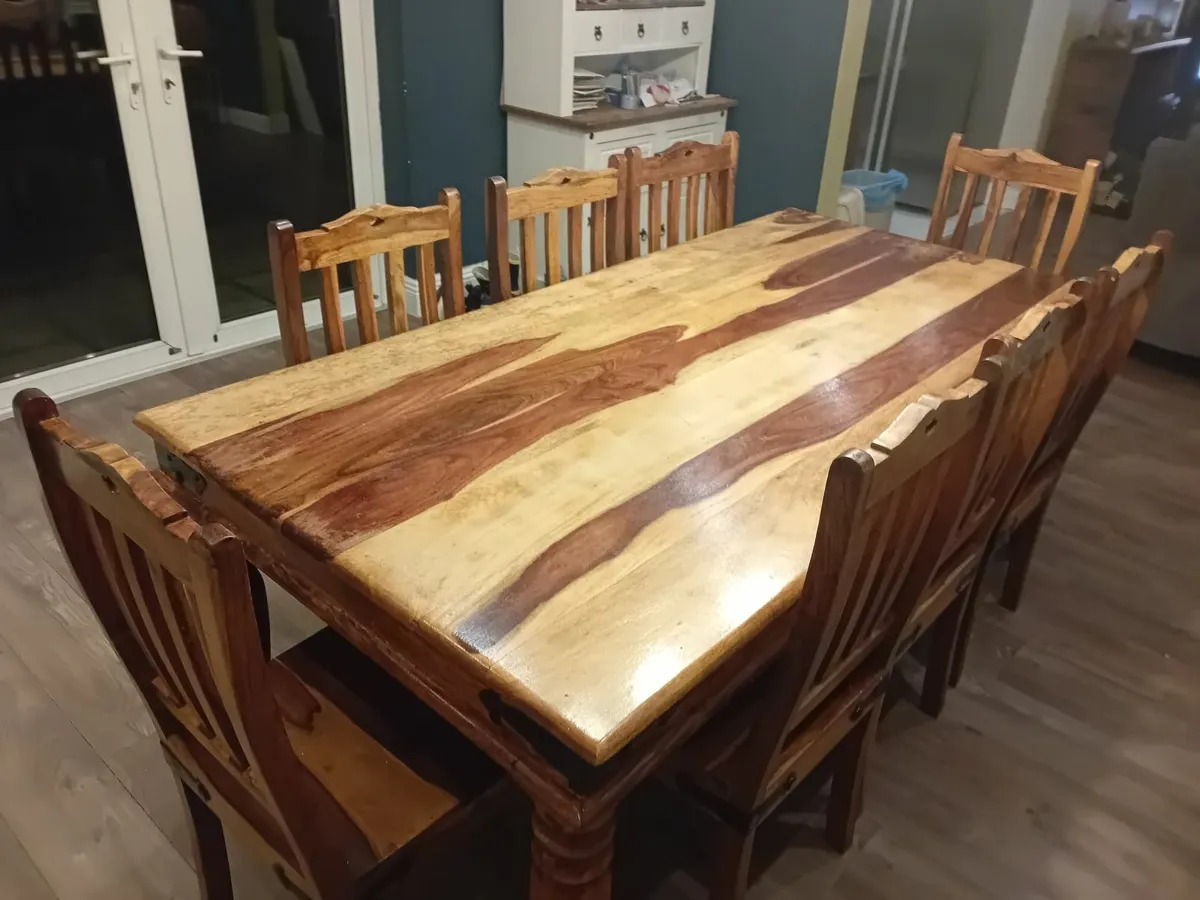 Table and chairs - Image 2