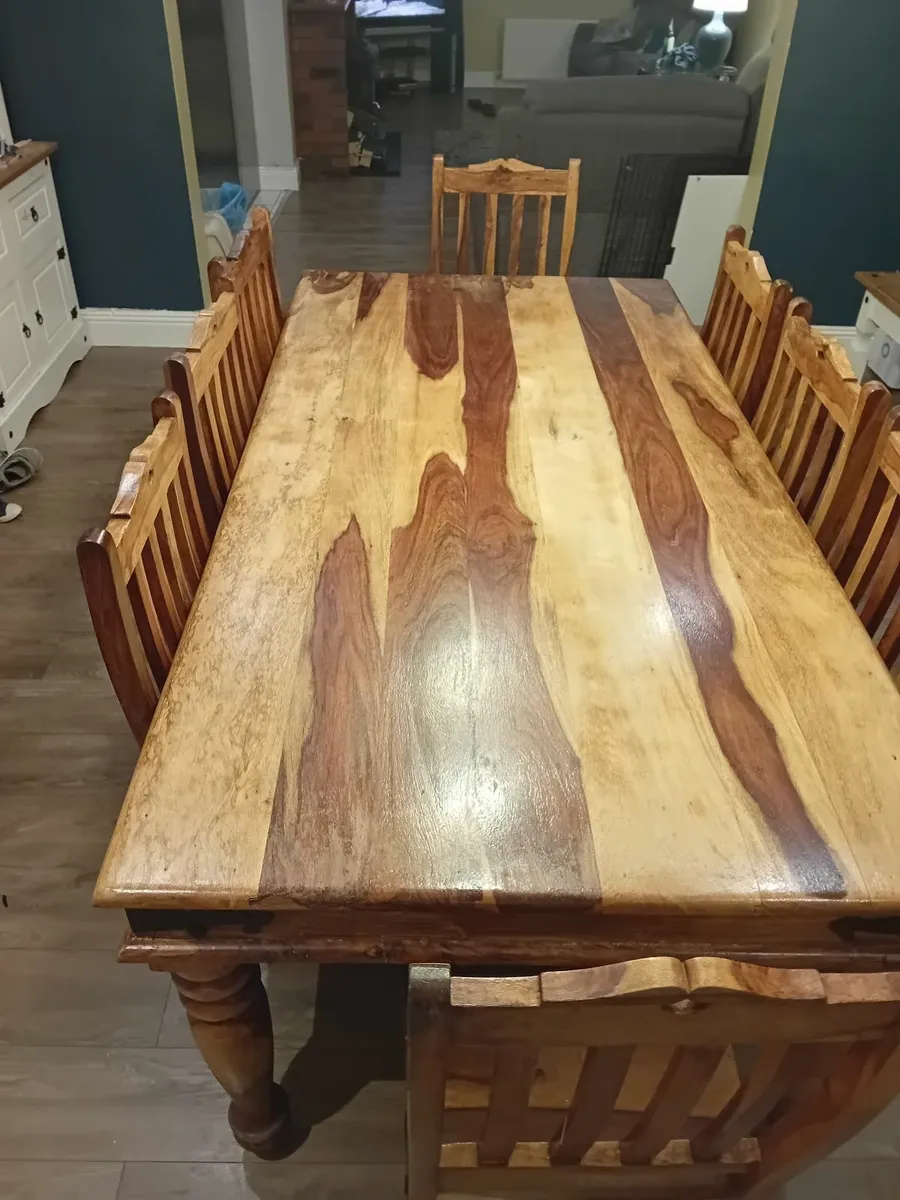 Table and chairs - Image 3