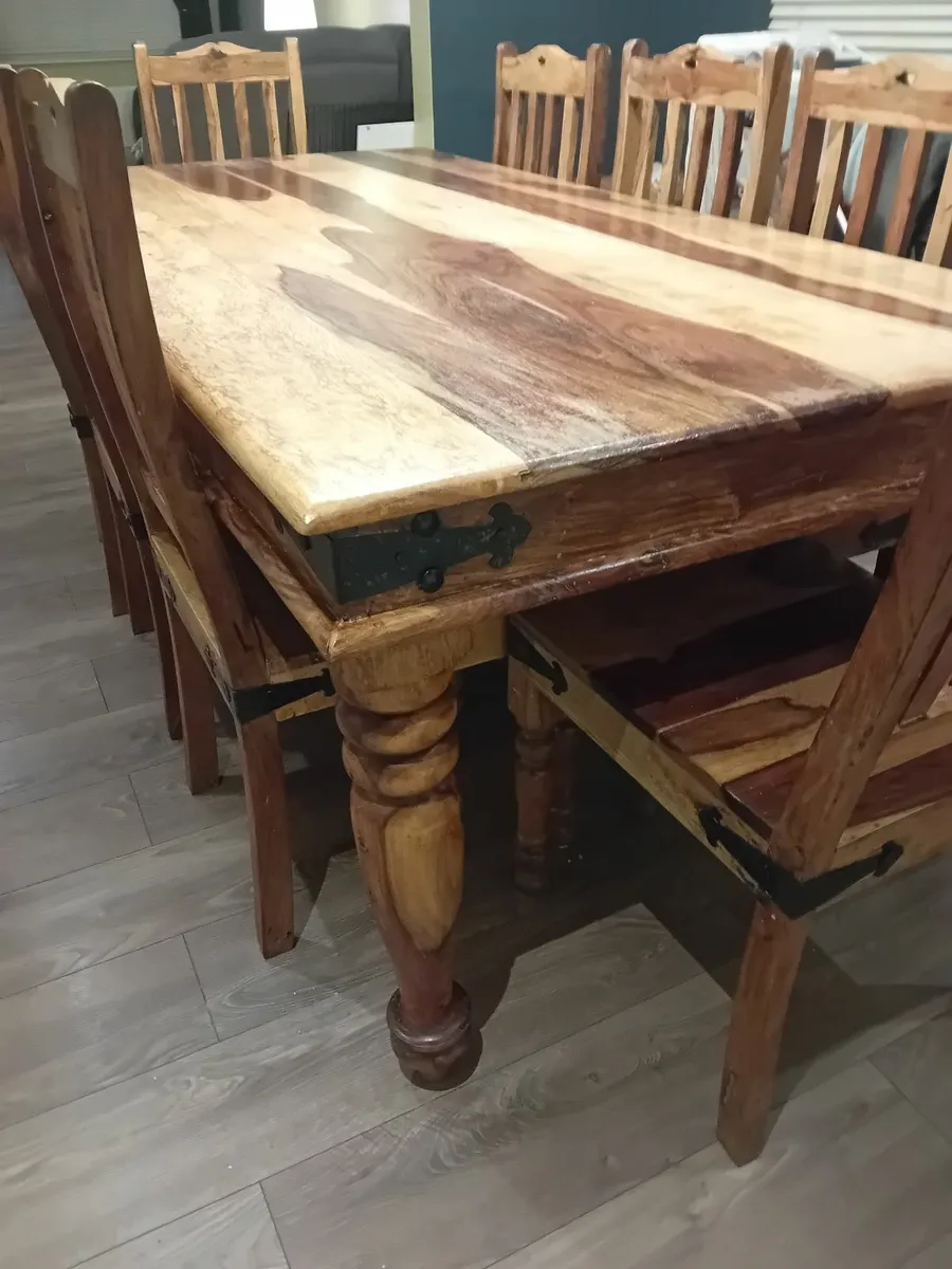 Table and chairs - Image 4