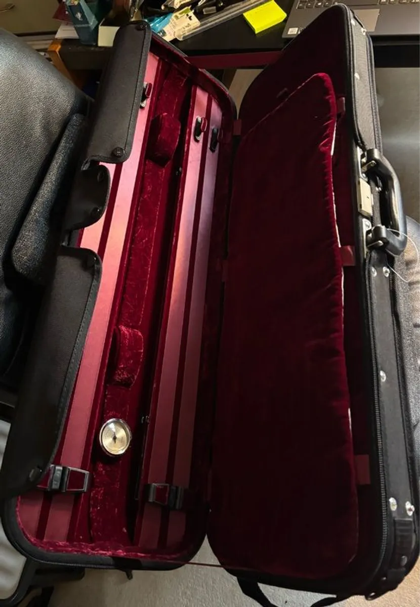 PRICE DROP Premium violin case - Image 3