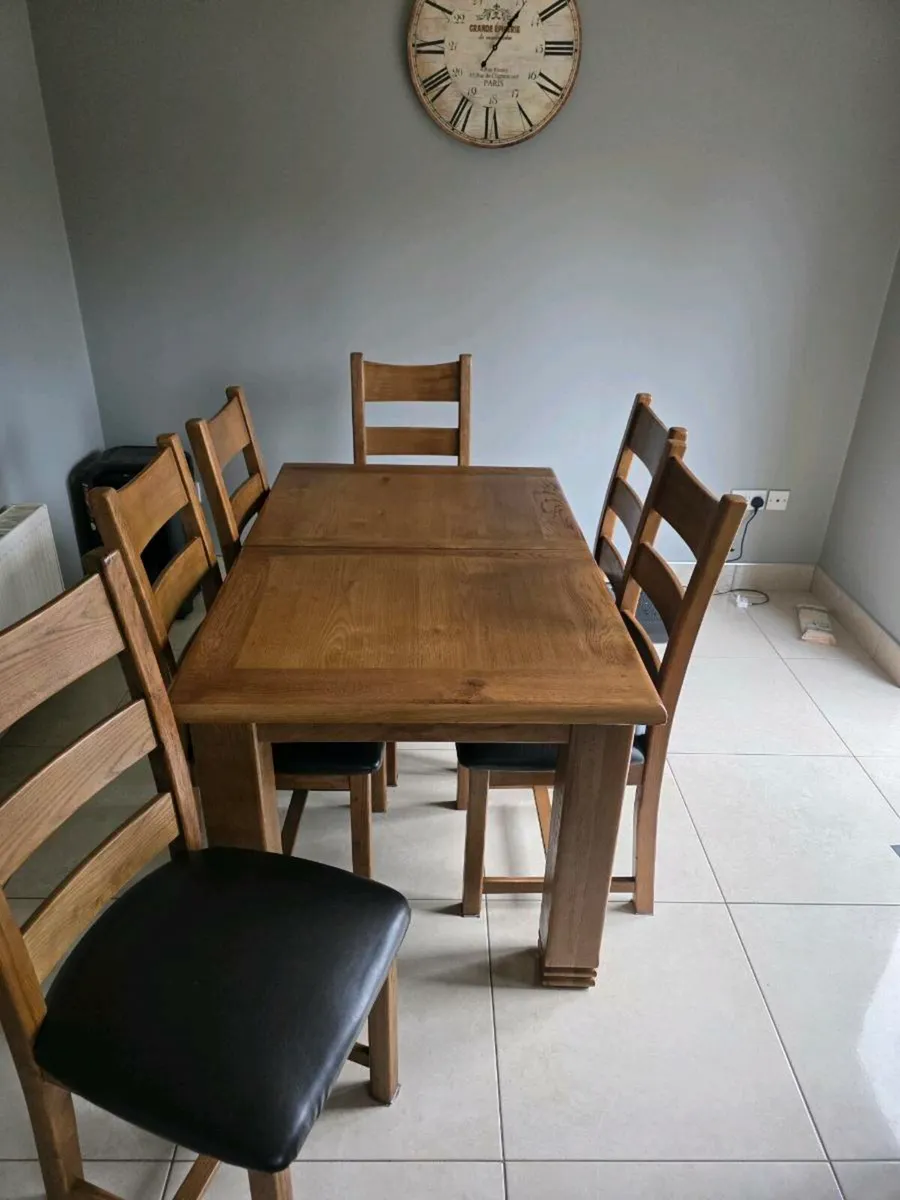 Solid oak dining table - Image 1