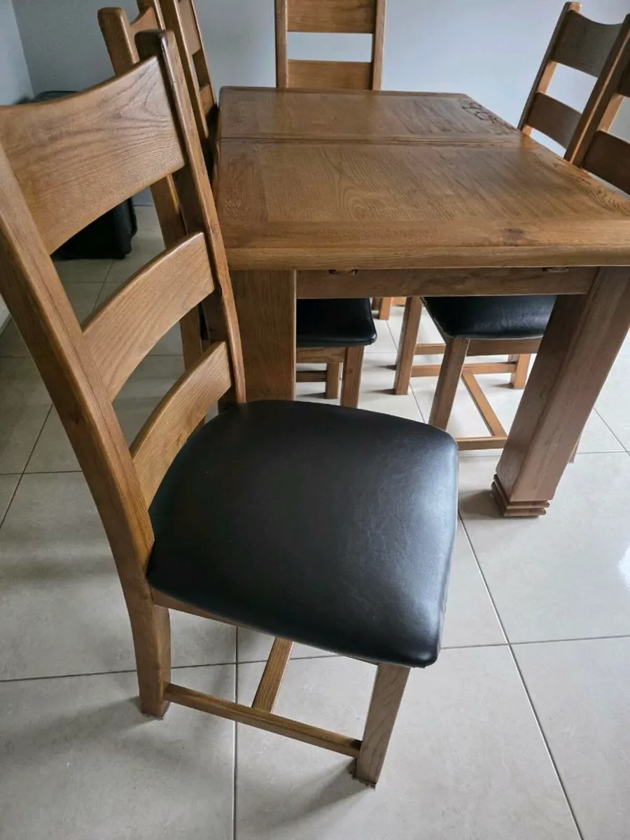 Solid oak dining table - Image 3