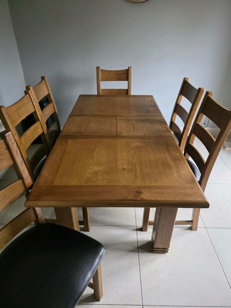 Solid oak dining table - Image 4