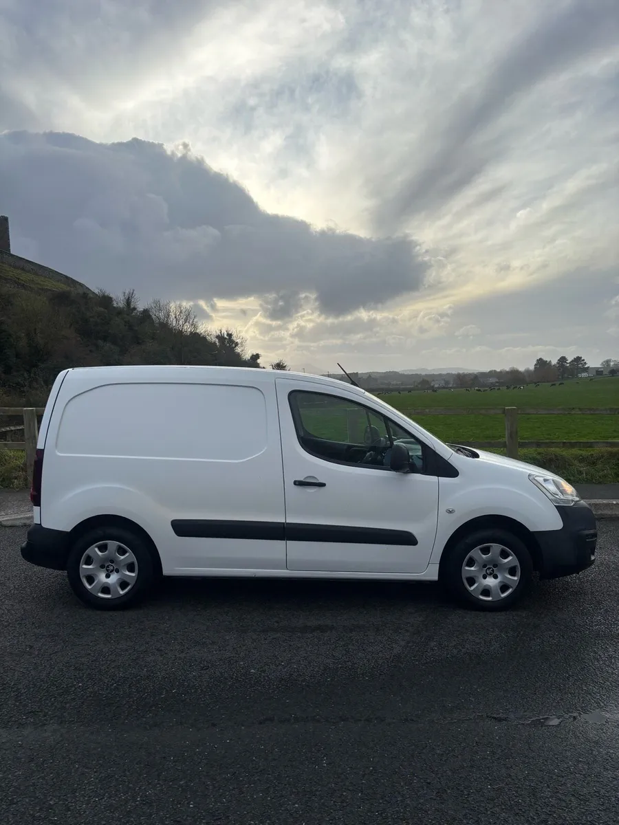 2017 Peugeot Partner - Image 2