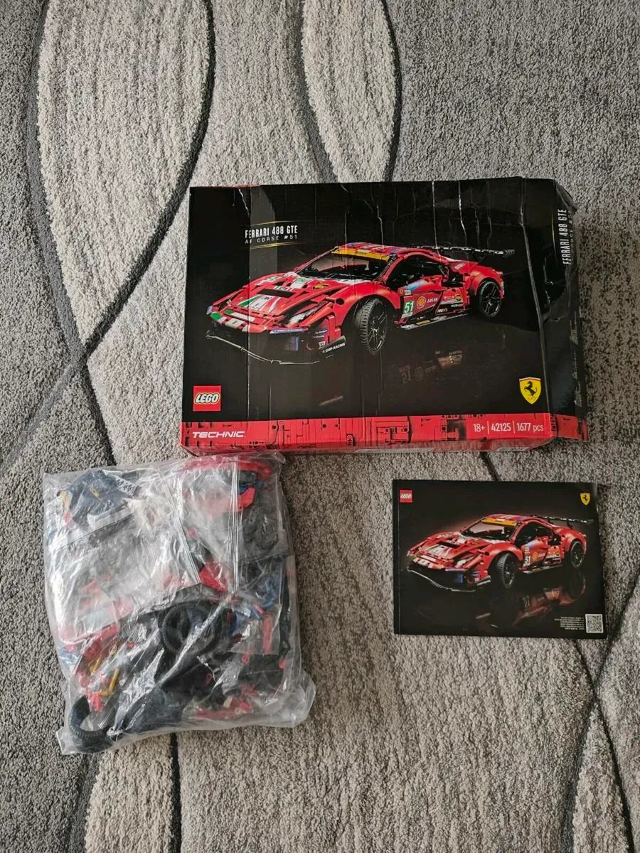 Lego Ferrari 488 GTE - Image 2