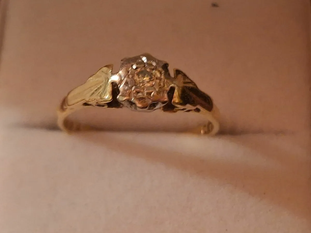 ​Antique Elegance: 18ct Gold & Platinum ring. - Image 4