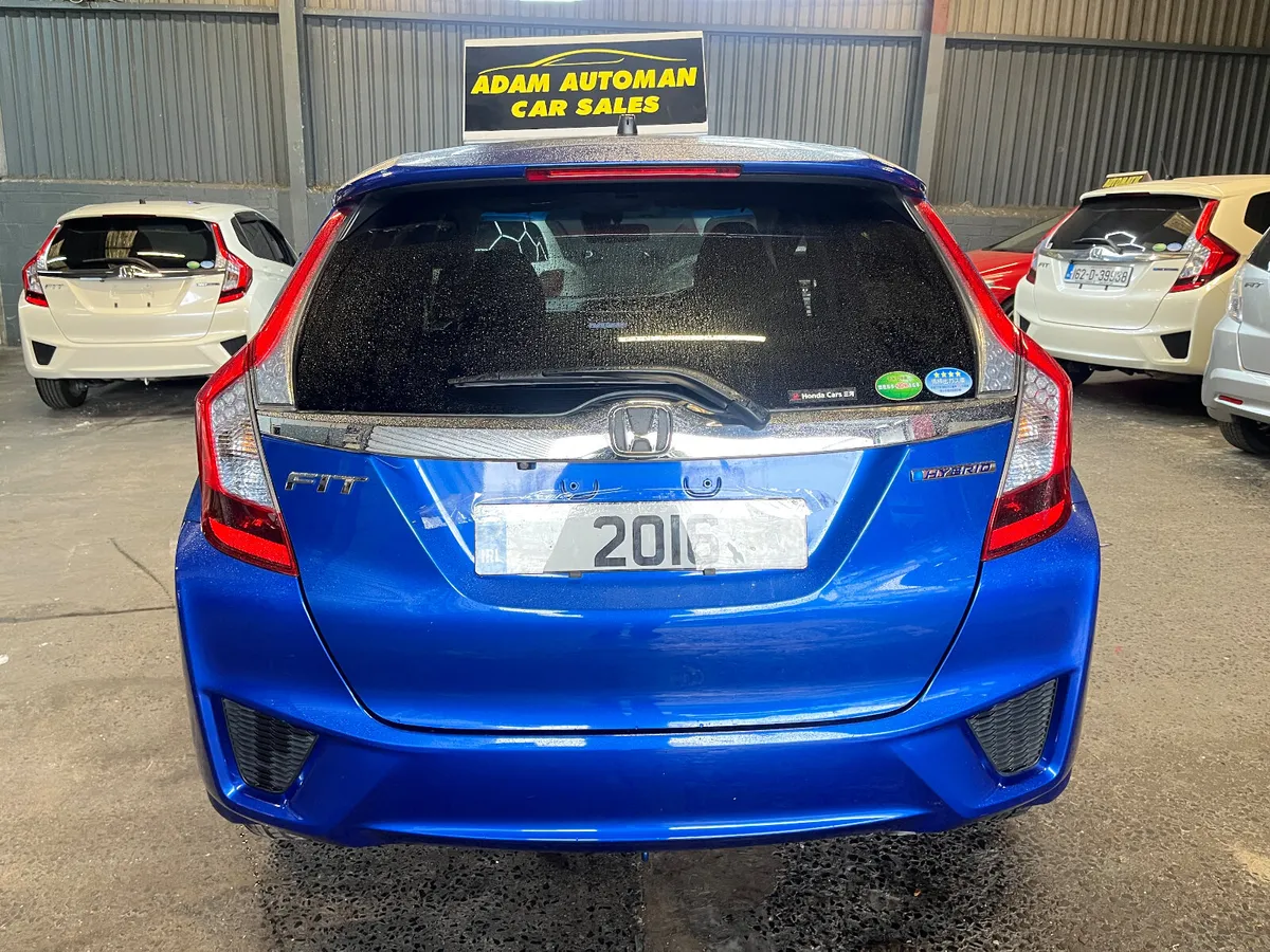 Honda fit hybrid auto 2016 - Image 4