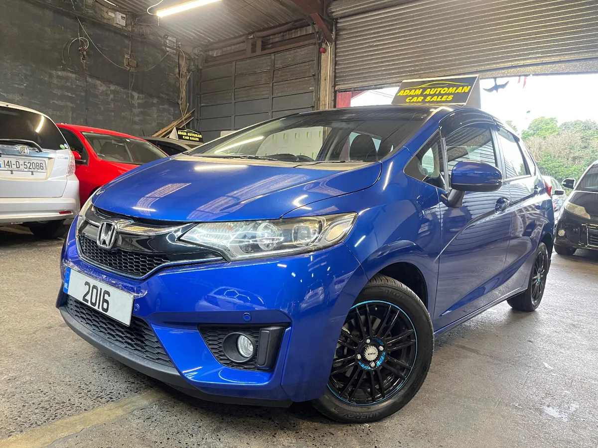 Honda fit hybrid auto 2016 - Image 2