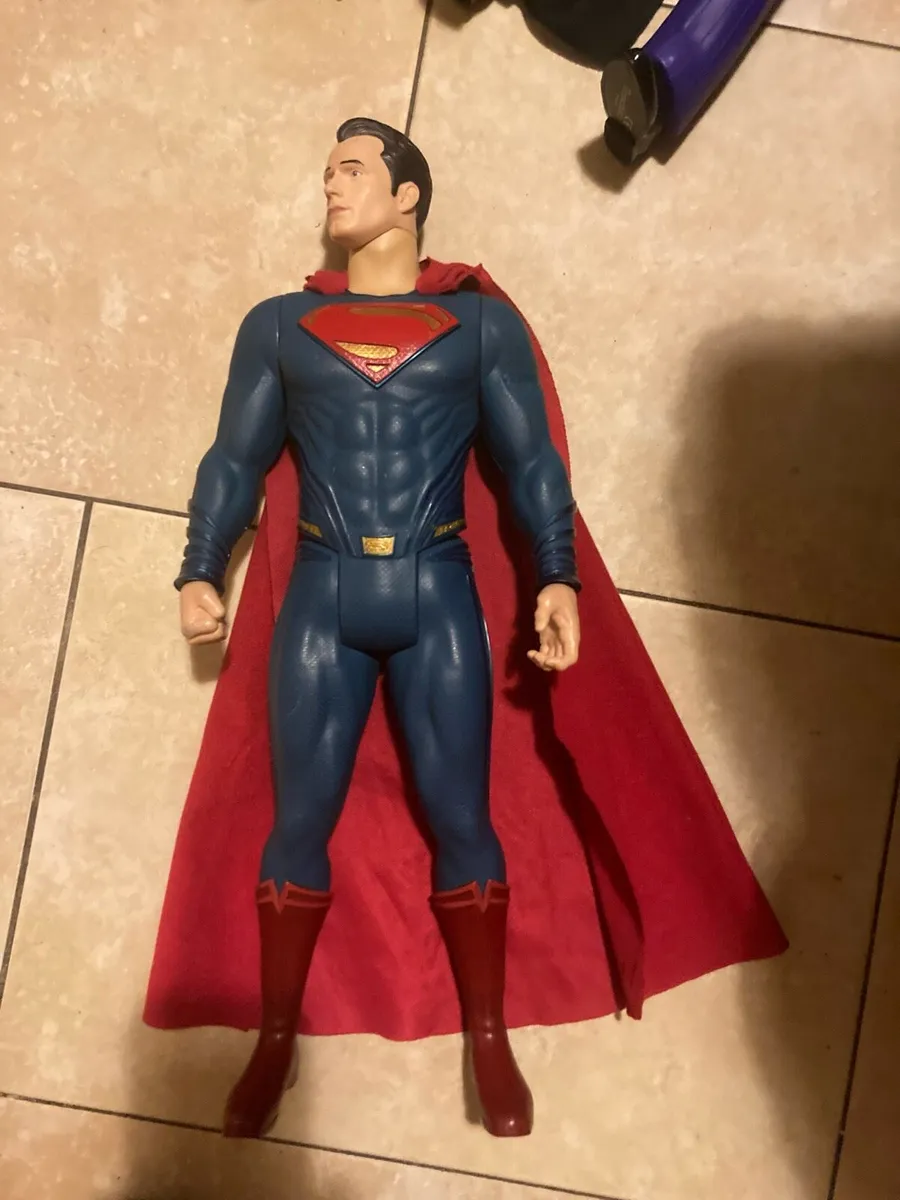 20 inches tall collection of action figures - Image 1