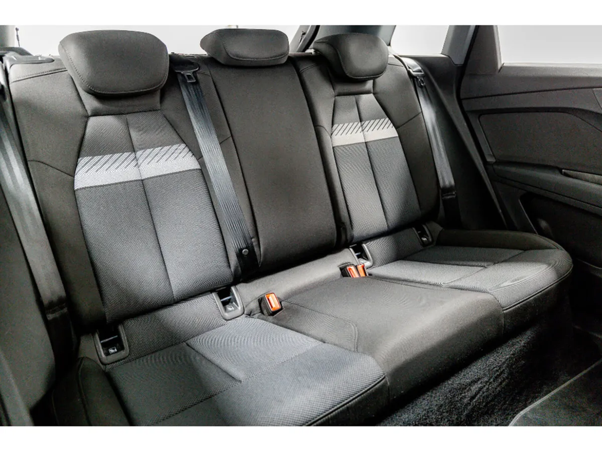 Audi Q4 e-tron 35 e-tron Sport Auto 170HP - Image 4