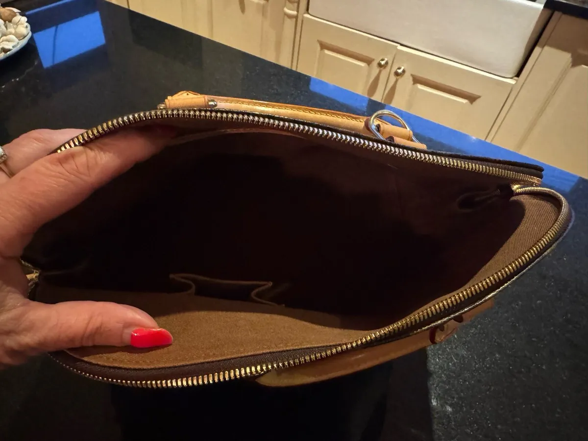 Louis Vuitton hand bag - Image 4