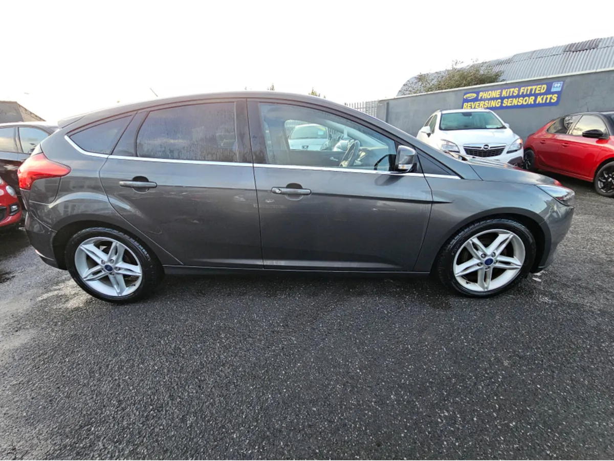 Ford Focus 1.0 ZETEC 5DR **  FACELIFT MODEL** BLUE - Image 2