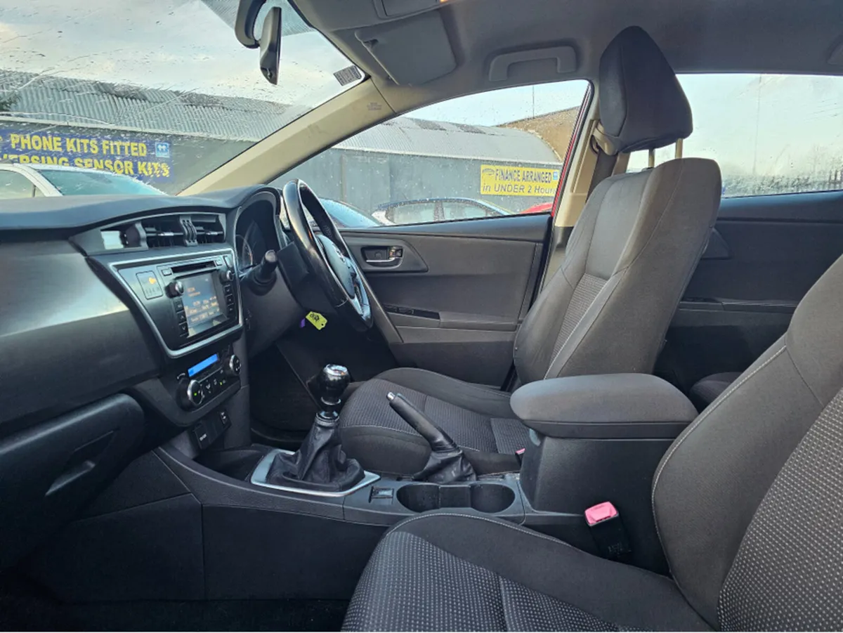 Toyota Auris 1.4 D-4D ICON 5DR - Image 2
