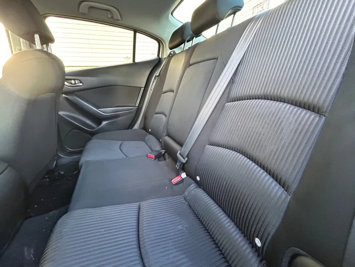 Mazda Mazda3 1.5 D EXECUTIVE - Image 2