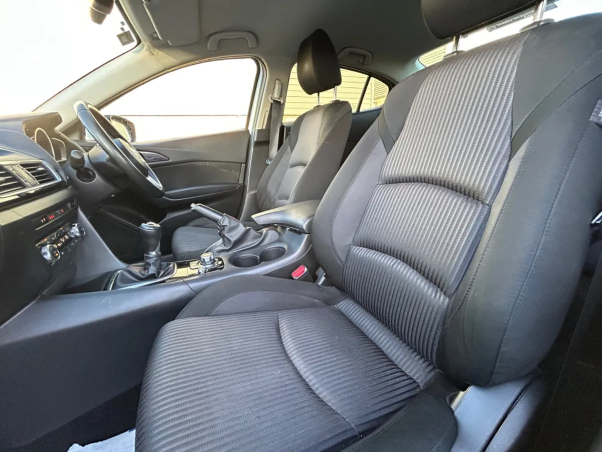 Mazda Mazda3 1.5 D EXECUTIVE - Image 4