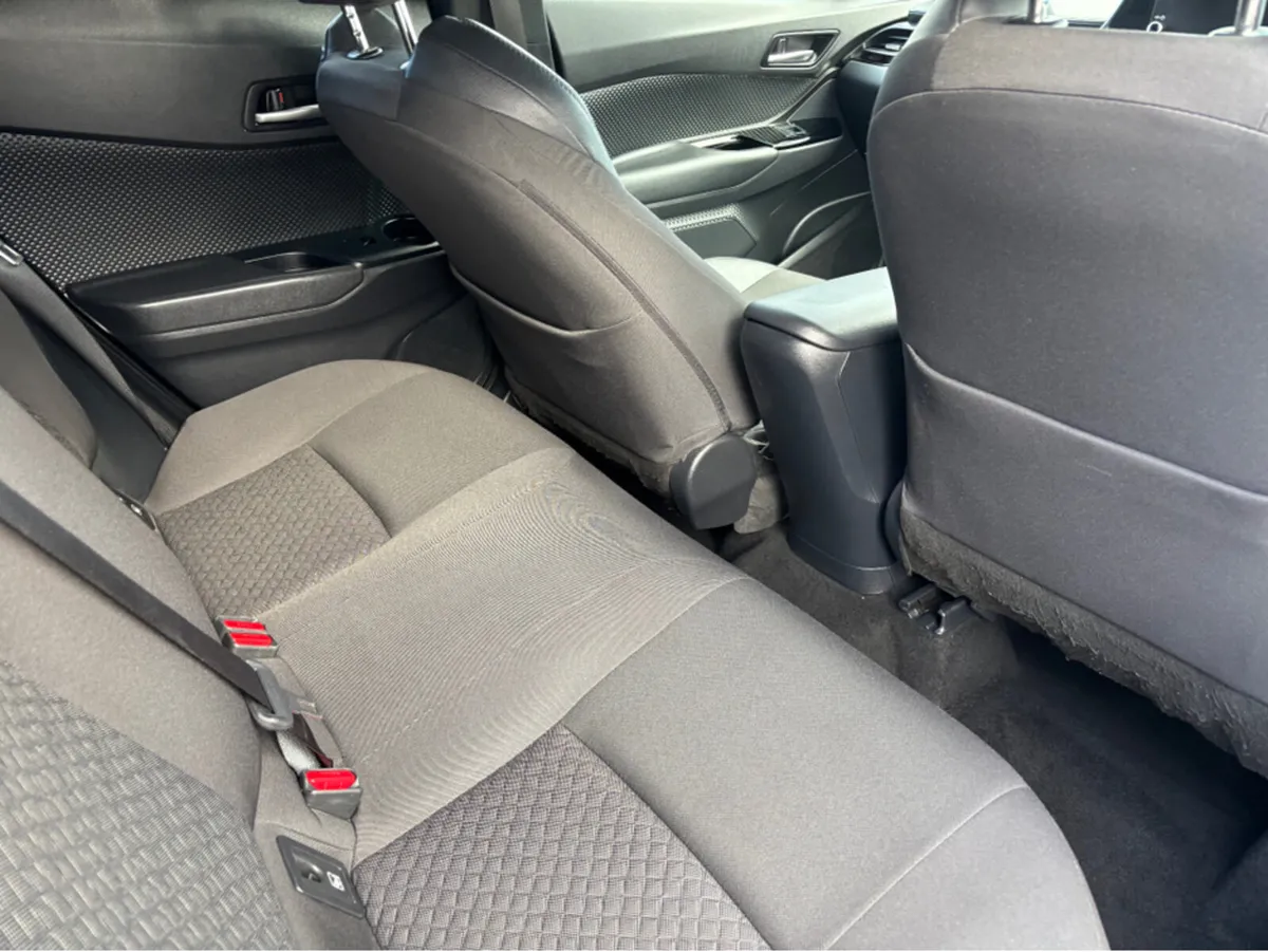 Toyota C-HR HYBRID SPORT BI-TONE 4DR - Image 3