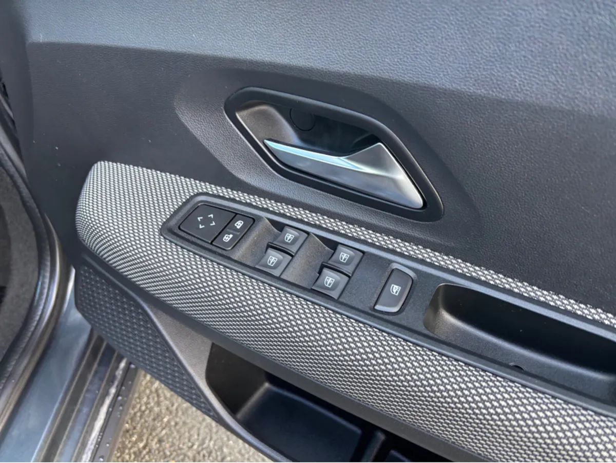 Dacia Jogger COMFORT TCE 110 5DR 7 seater - Image 3