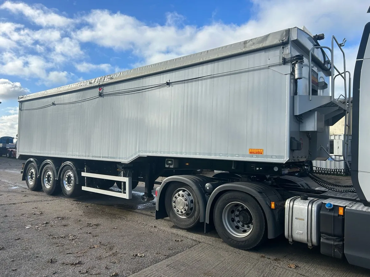 Tipping trailer - Image 1