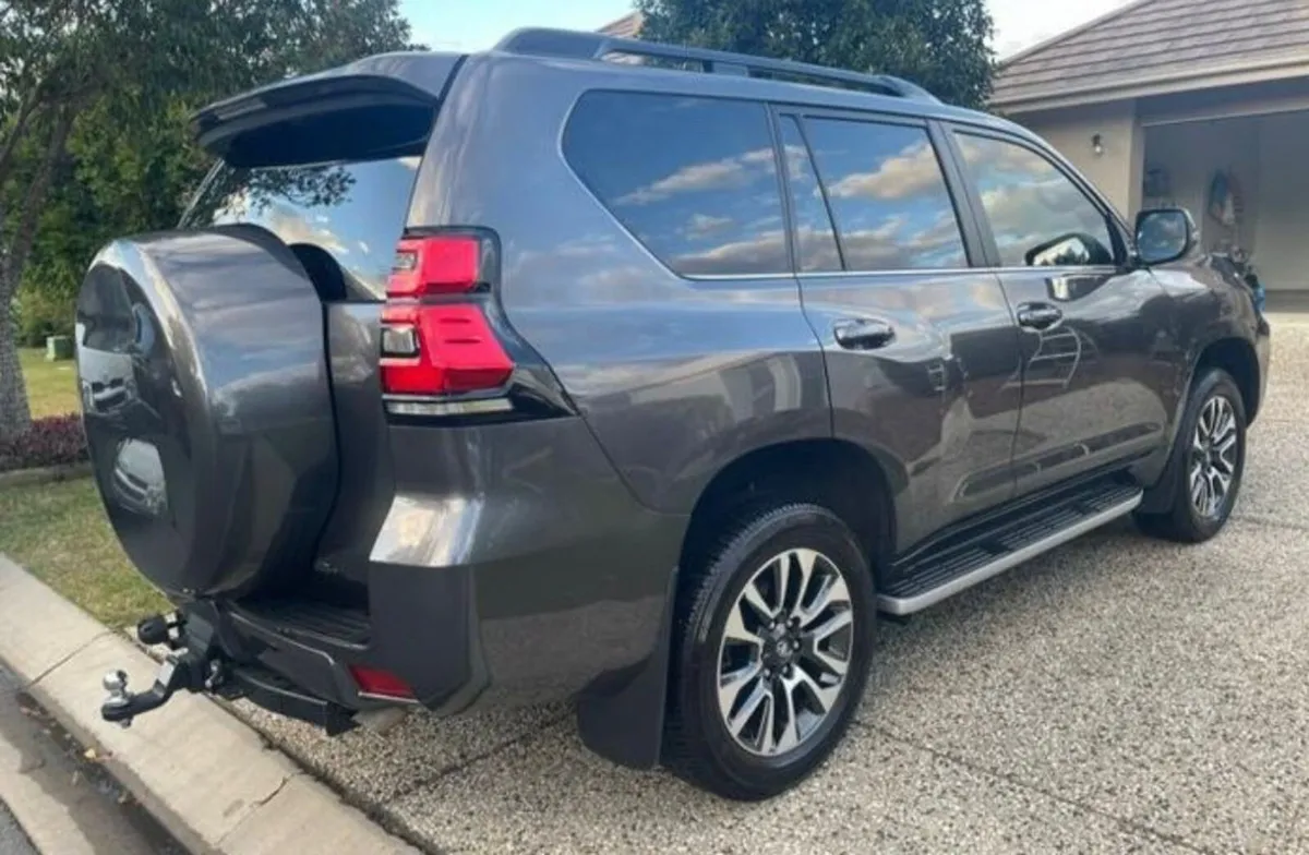 Toyota Land Cruiser 2022 7 seater - Image 2
