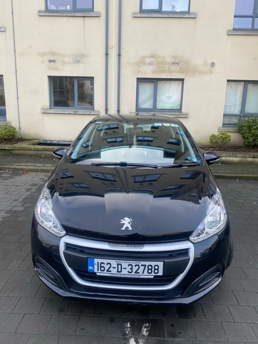 Peugeot 208 - Image 1