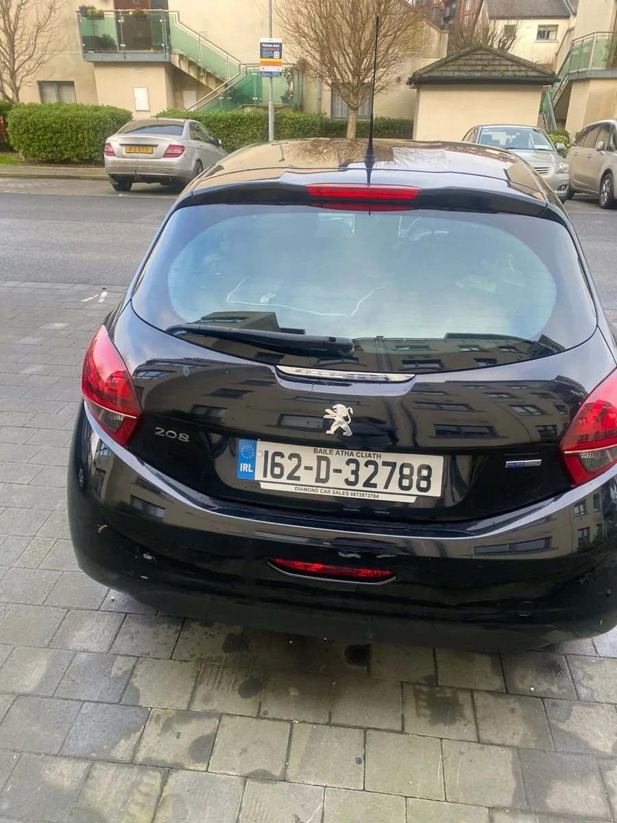 Peugeot 208 - Image 2