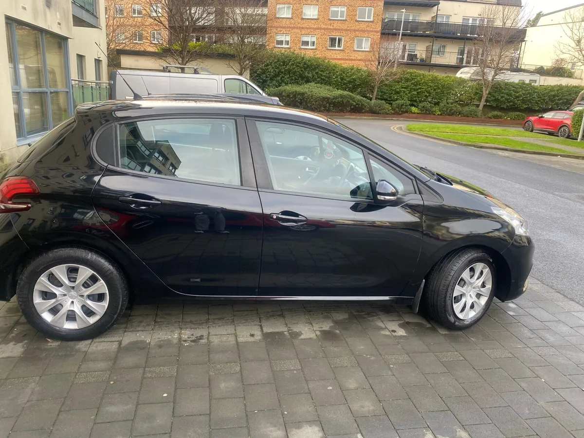 Peugeot 208 - Image 4