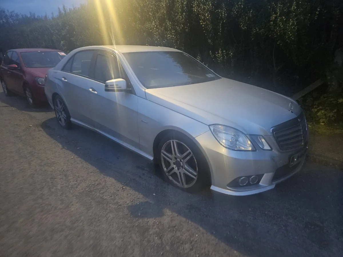 Mercedes-Benz E200 - Image 2