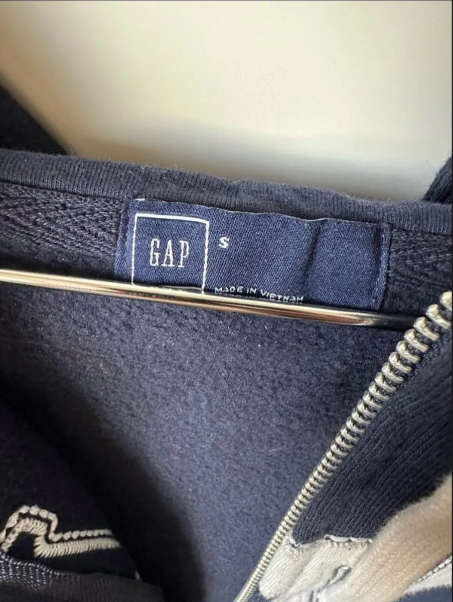G.A.P. / GAP women ladies zip hoodie - Image 2