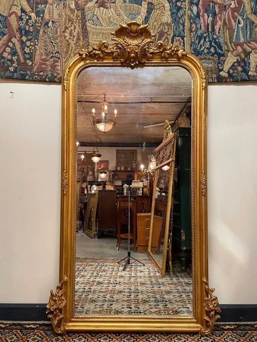 Beautiful French Style Shell Top Gilt Frame Mirror. - Image 1