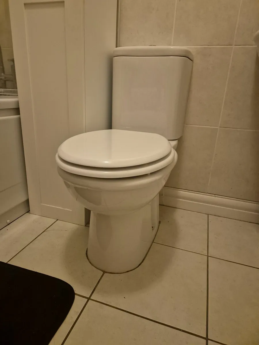 Bathroom items - Image 2