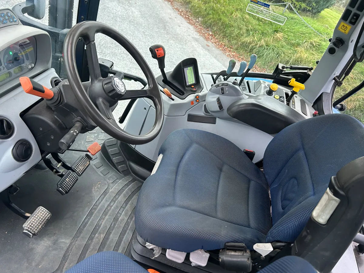 2017 New Holland T6-145 - Image 4