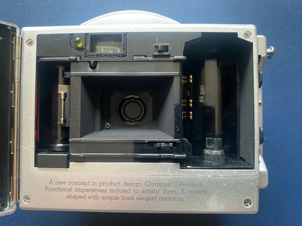 Vintage 35mm Film Camera - Image 4