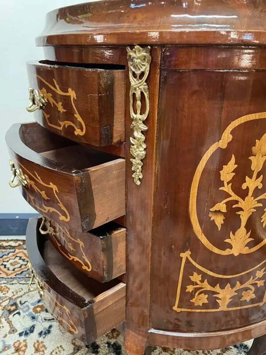 Vintage Demilune Inlaid Chest of Drawers , Brass Details & Curved Charm - Image 4
