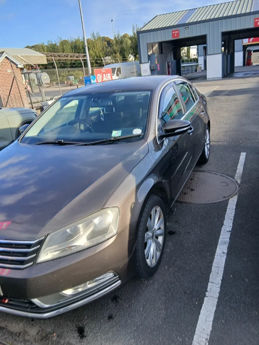 Volkswagen Passat 2012 - Image 2